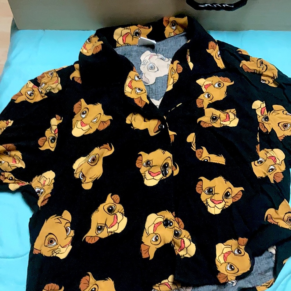 Disney- The Lion King buttoned crop top